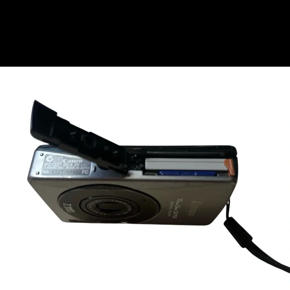 Canon PowerShot SD750 DIGITAL ELPH; Complete in original box